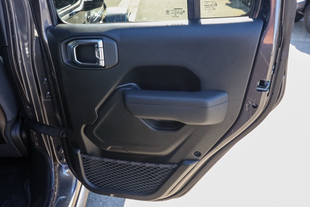 2025 Jeep Wrangler Rubicon photo 16