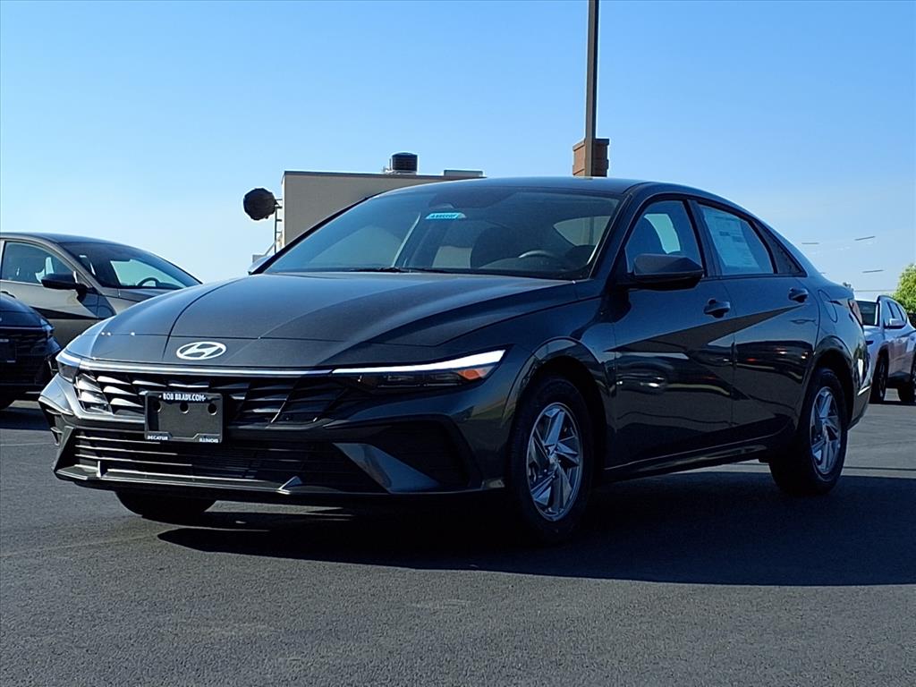2025 Hyundai Elantra SE photo 11