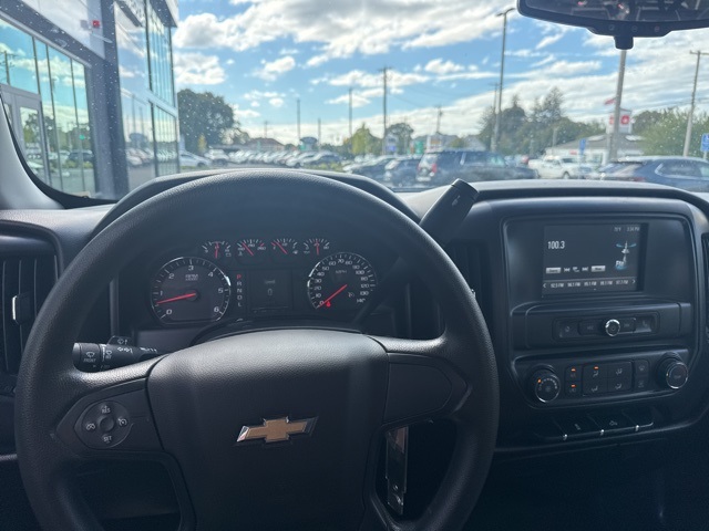 2017 Chevrolet Silverado 1500 Custom photo 15