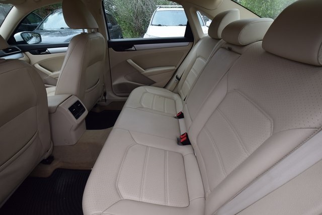 2013 Volkswagen Passat SE photo 3