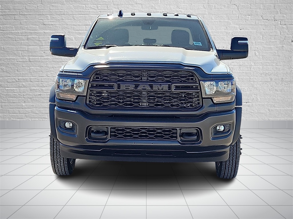 2024 Ram 5500 Tradesman photo 2