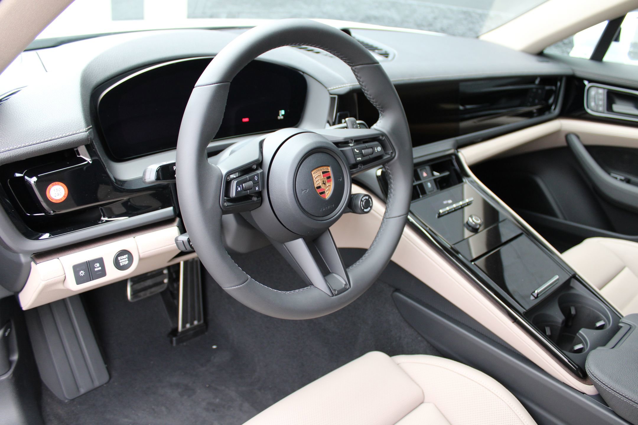 2026 Porsche Panamera 4 photo 4