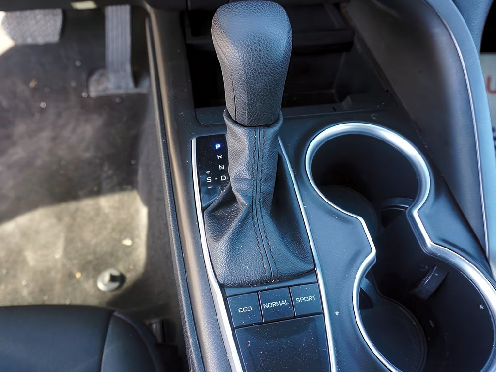 2022 Toyota Camry LE photo 15
