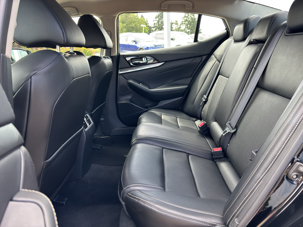 2023 Nissan Maxima SV photo 16