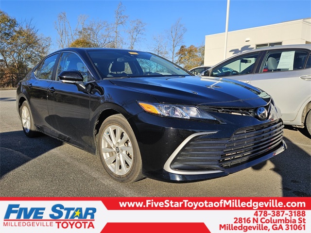 2024 Toyota Camry LE's photo