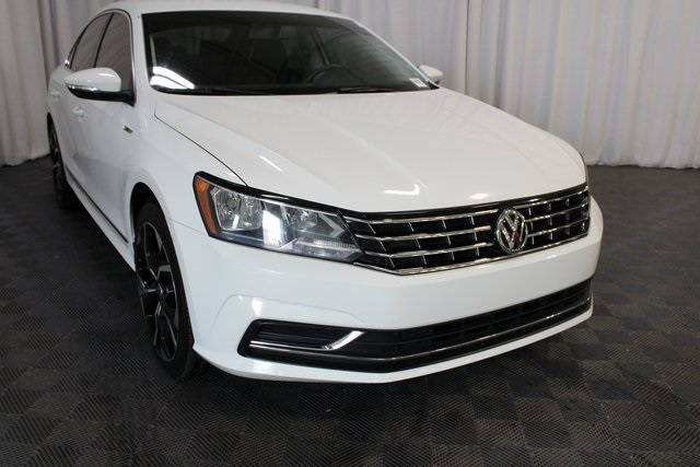 2016 Volkswagen Passat S photo 11