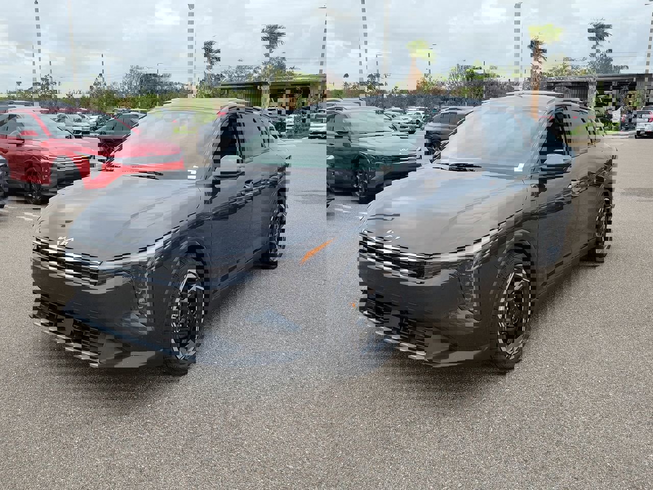 2025 Kia K4 EX photo 2