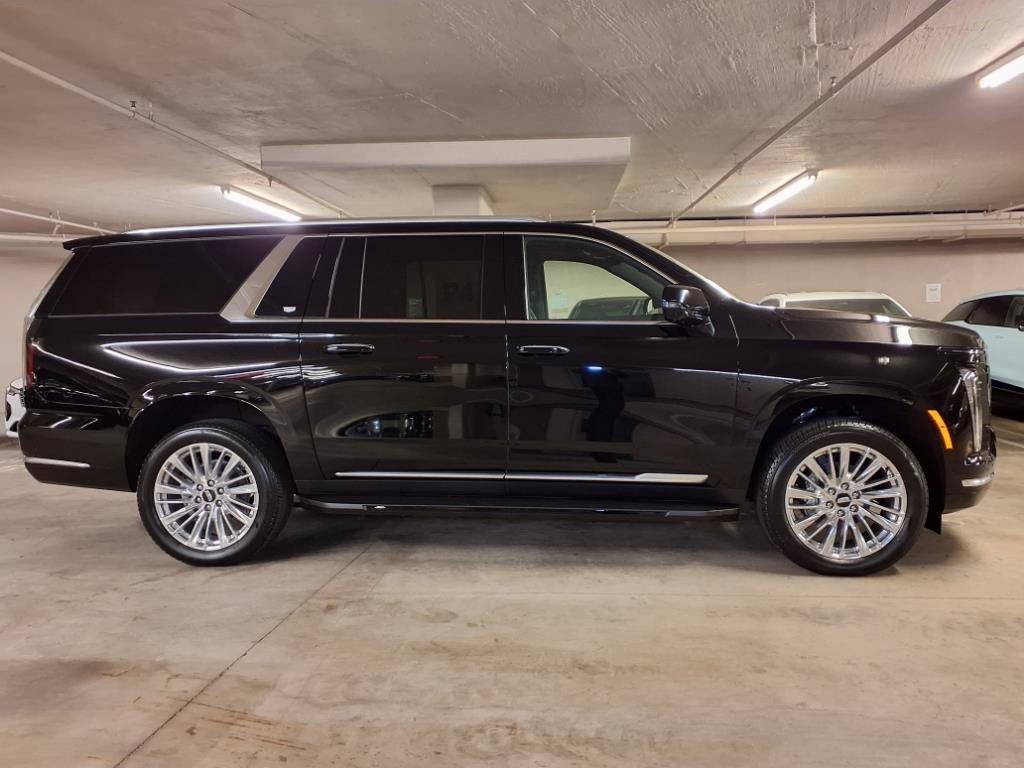 2025 Cadillac Escalade ESV Premium Luxury photo 2