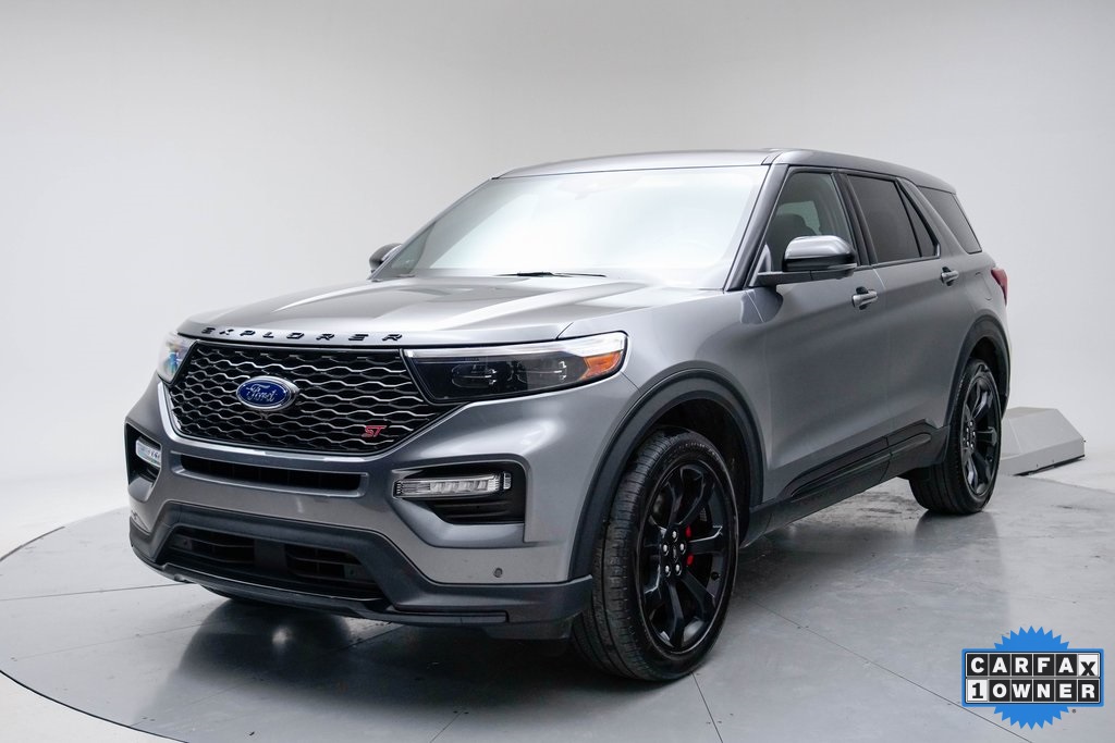 2022 Ford Explorer ST's photo