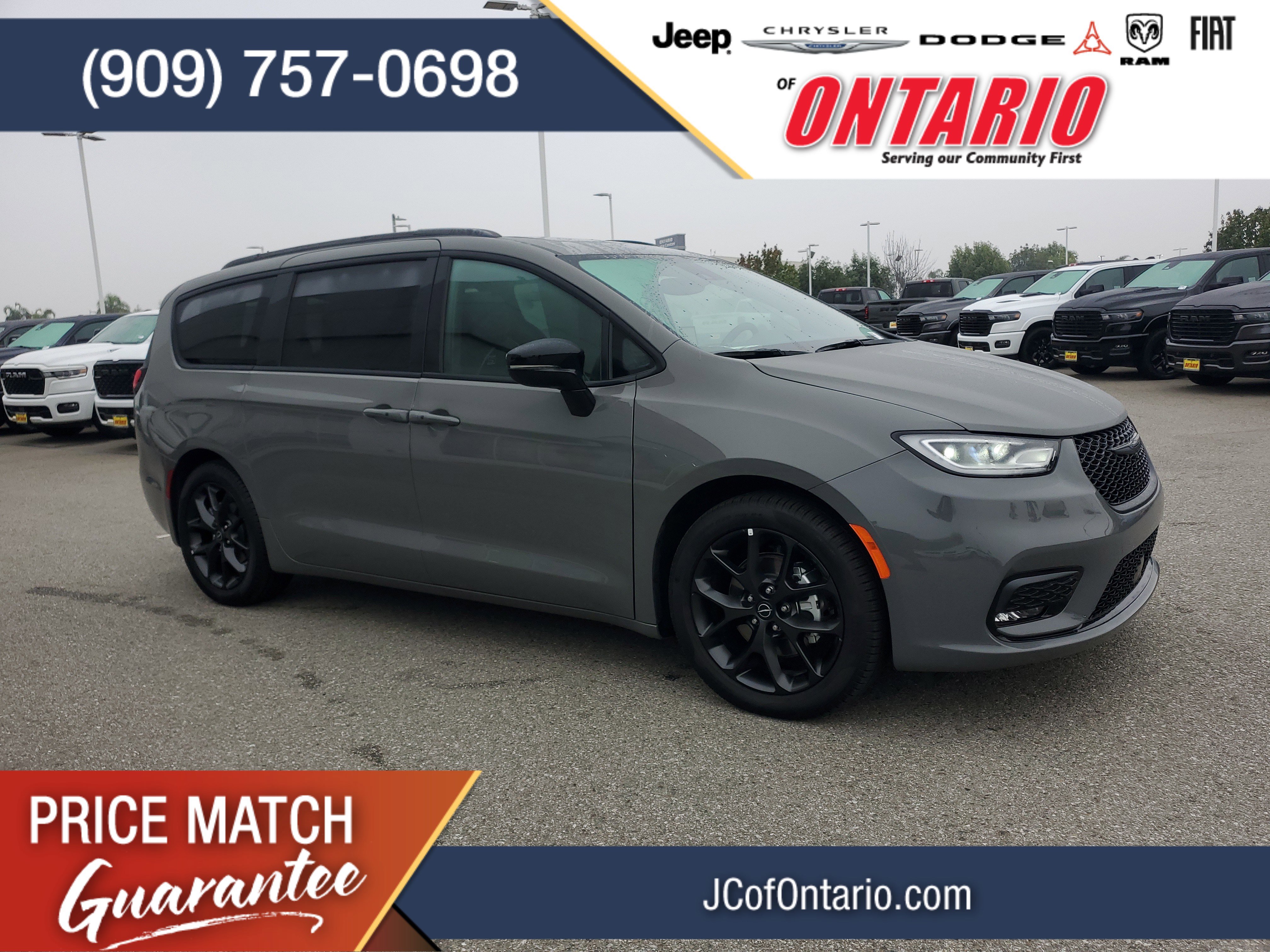 2025 Chrysler Pacifica Limited's photo