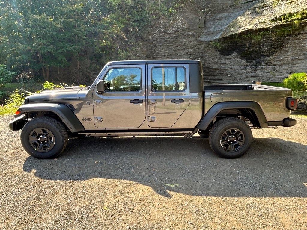 2025 Jeep Gladiator Sport photo 2