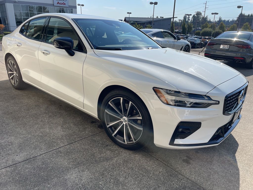 2021 Volvo S60 T5 Momentum photo 6