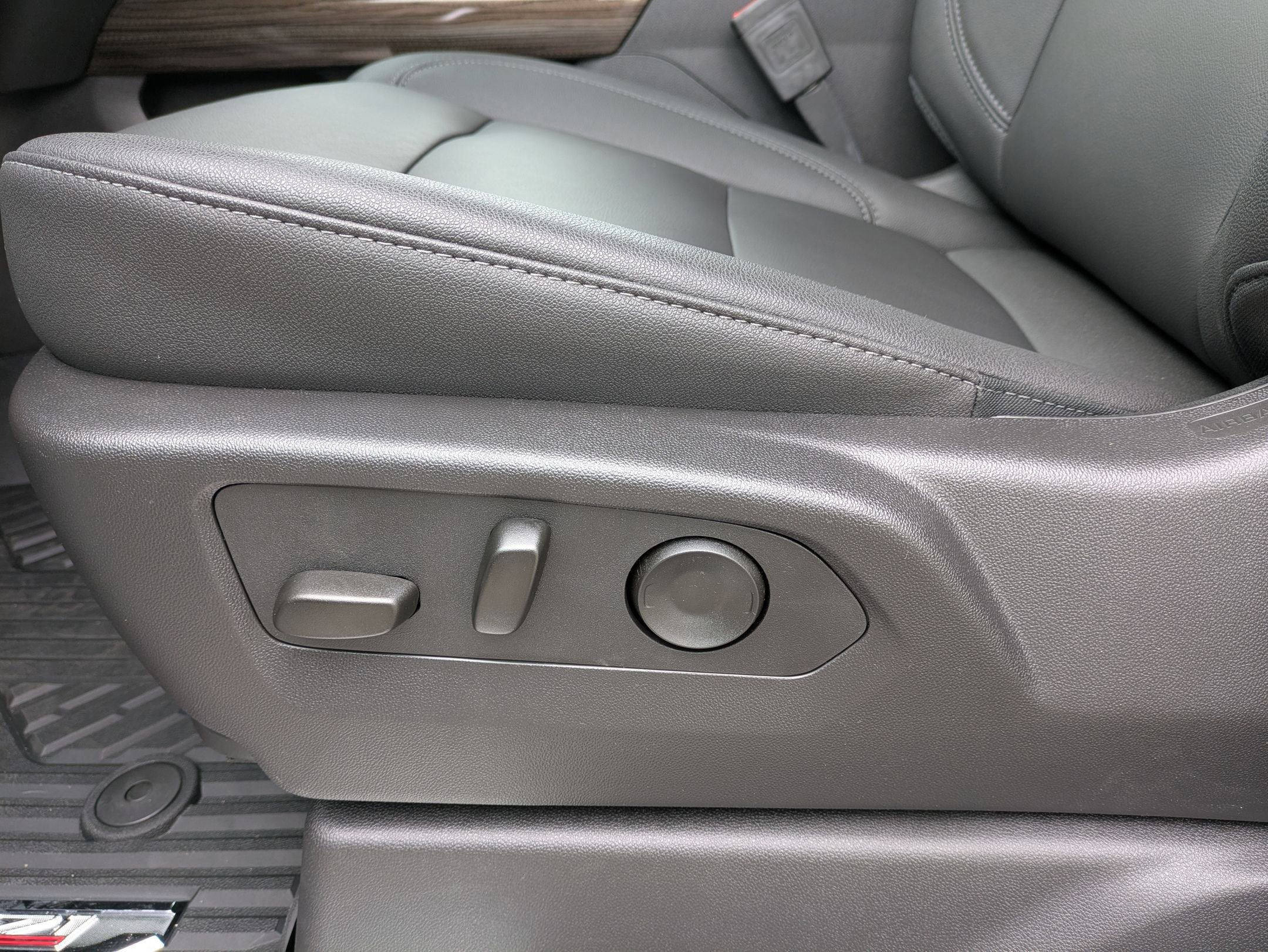 2025 Chevrolet Silverado 1500 RST photo 12