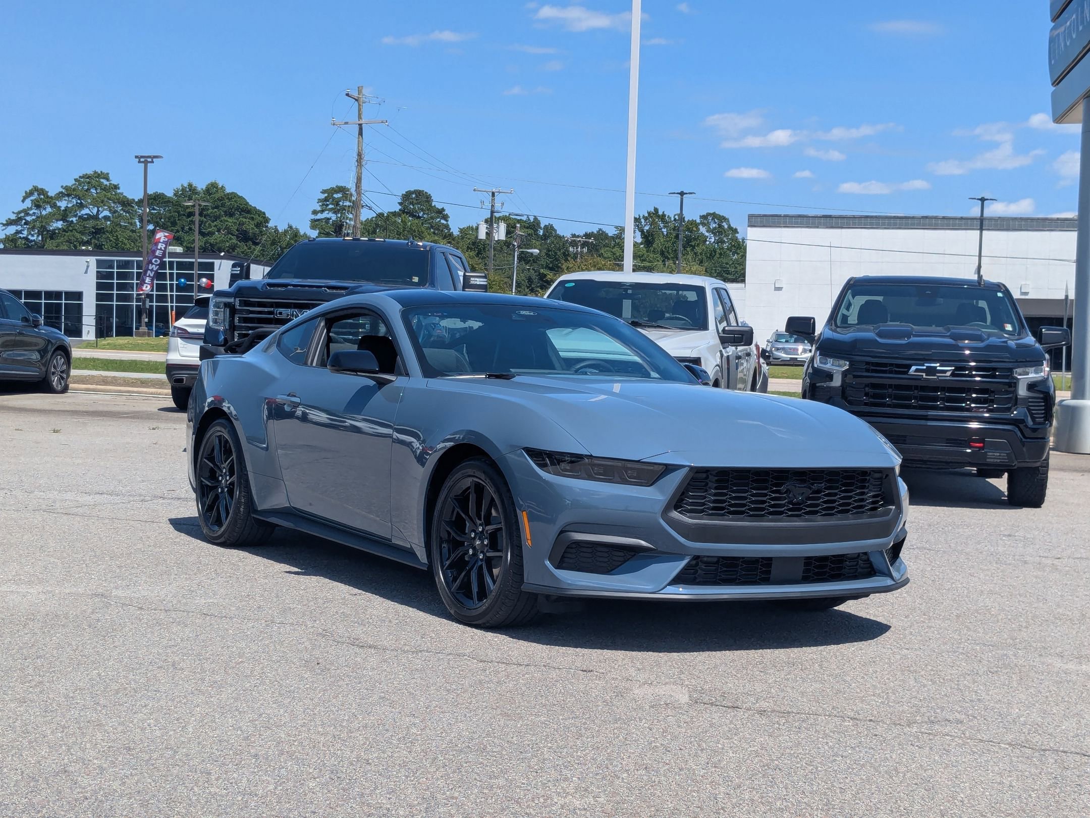 2025 Ford Mustang EcoBoost photo 3