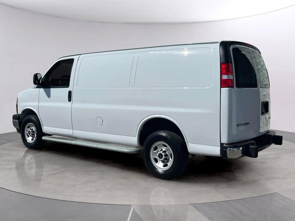 2023 Gmc Savana Cargo 2500 photo 3