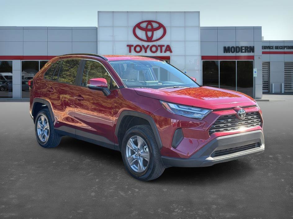 2025 Toyota RAV4 Hybrid XLE photo 3