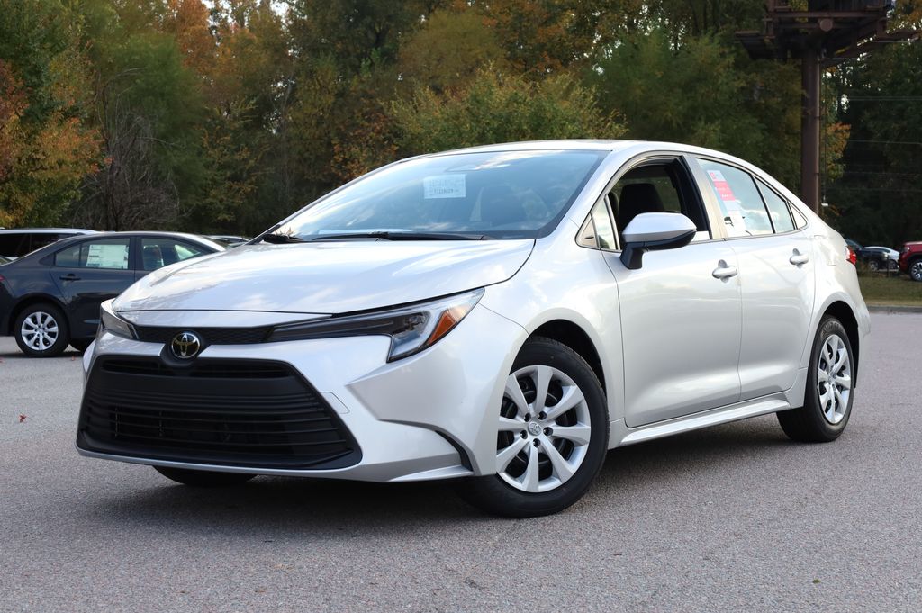 2026 Toyota Corolla LE's photo
