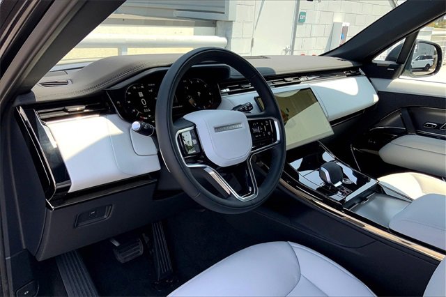 2025 Land Rover Range Rover Sport P360 SE photo 4