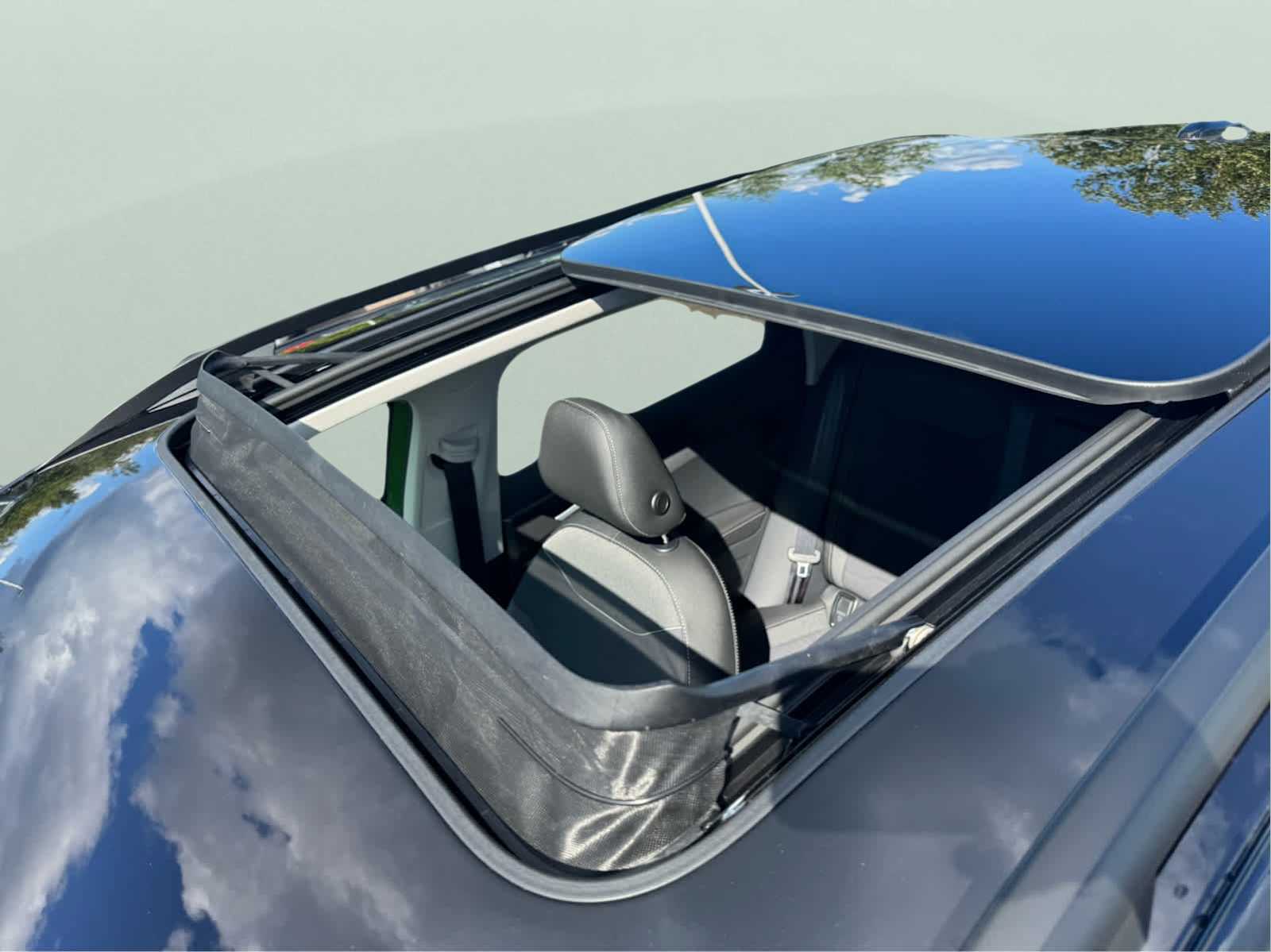 2025 Volkswagen Taos SE photo 8
