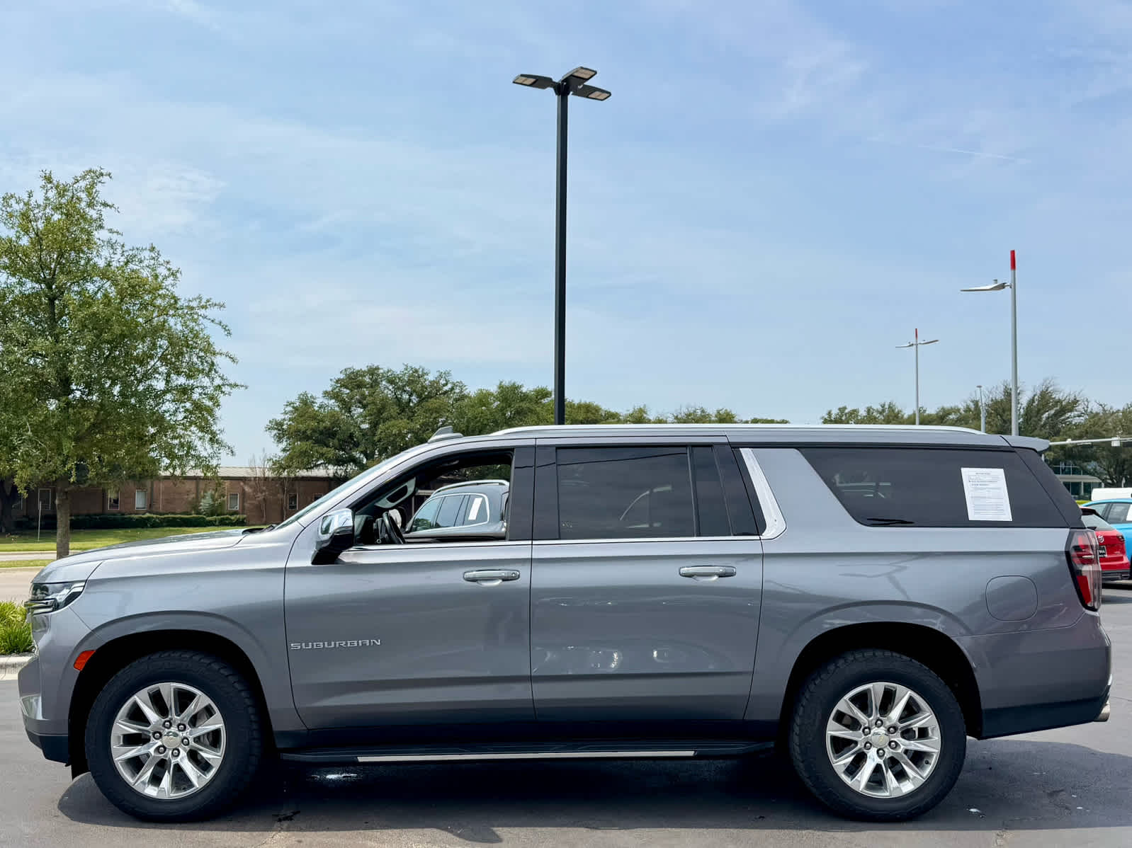 2021 Chevrolet Suburban Premier photo 2