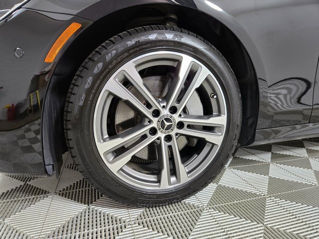 2022 Mercedes Benz E 4MATIC photo 4