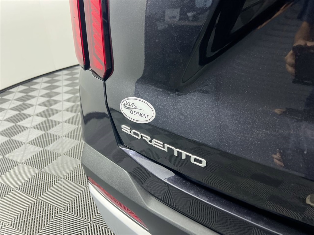 2026 Kia Sorento LX photo 4
