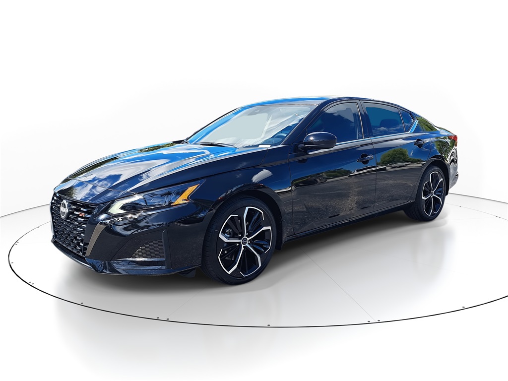 2025 Nissan Altima 2.5 SR photo 4