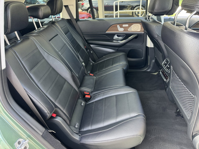 2026 Mercedes Benz GLS 450 4MATIC photo 2