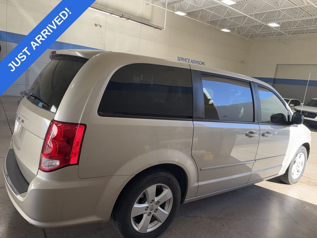 2014 Dodge Grand Caravan SE photo 3
