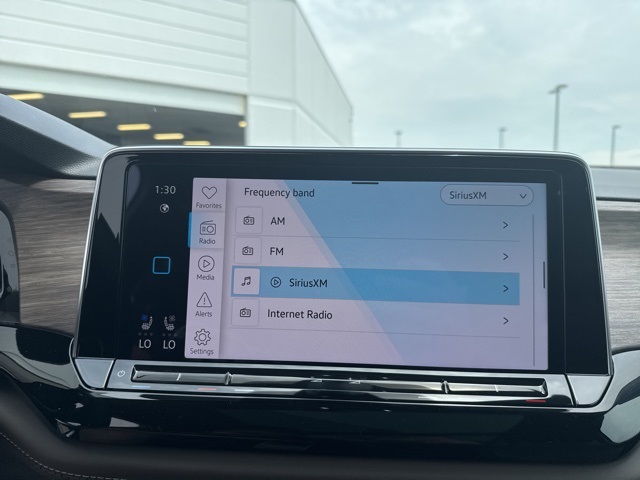 2025 Volkswagen Atlas SEL photo 13