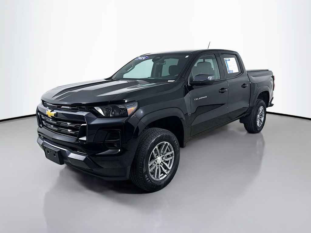 2024 Chevrolet Colorado LT photo 3