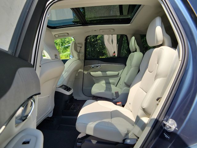 2025 Volvo XC90 AWD Plus photo 6