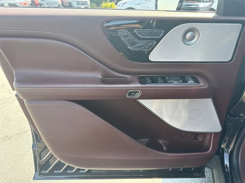 2022 Lincoln Aviator Black Label photo 9