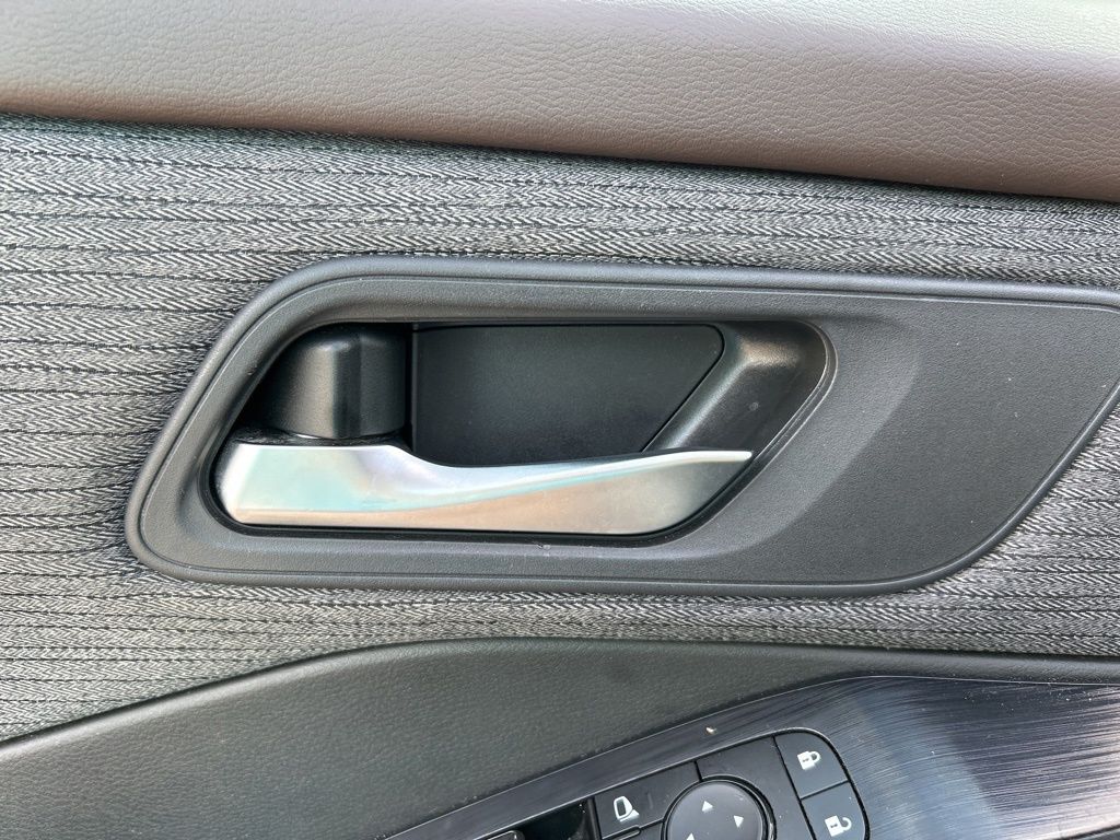 2023 Nissan Rogue SV photo 12