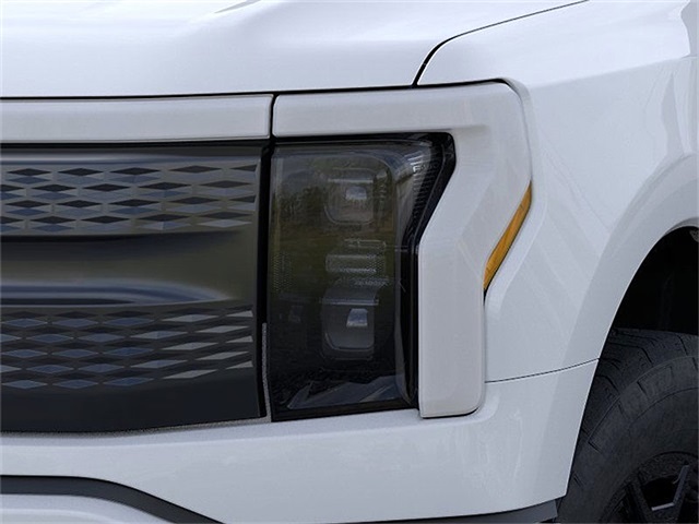 2025 Ford F-150 Lightning XLT photo 14