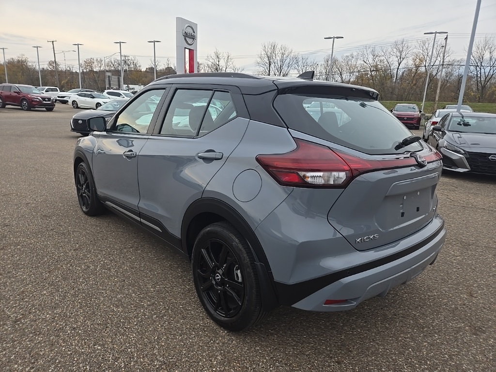 2023 Nissan Kicks SR photo 4