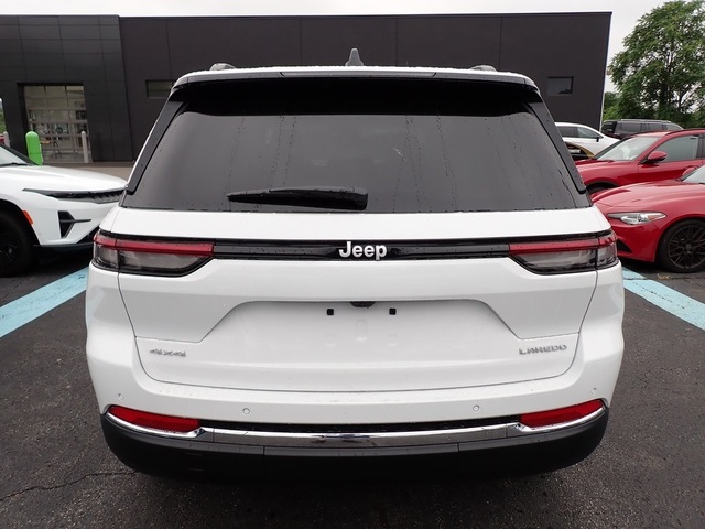 2025 Jeep Grand Cherokee Laredo X photo 3
