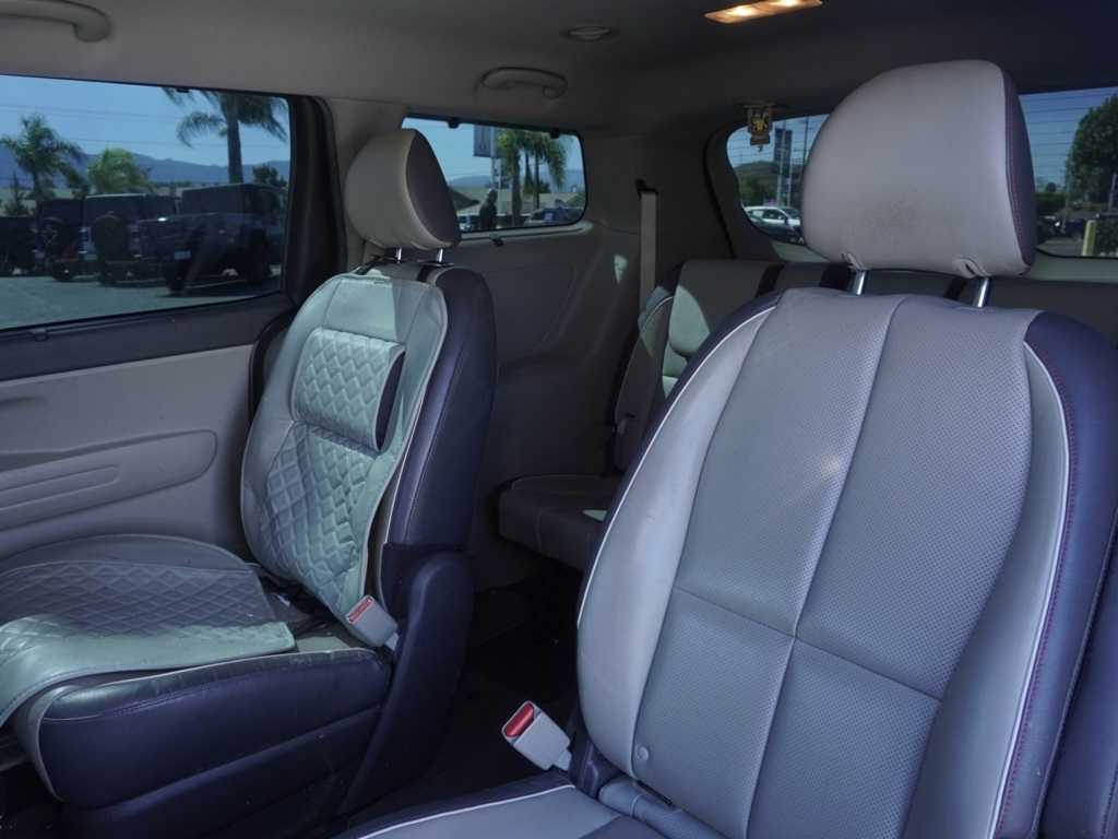 2017 Kia Sedona LX photo 20