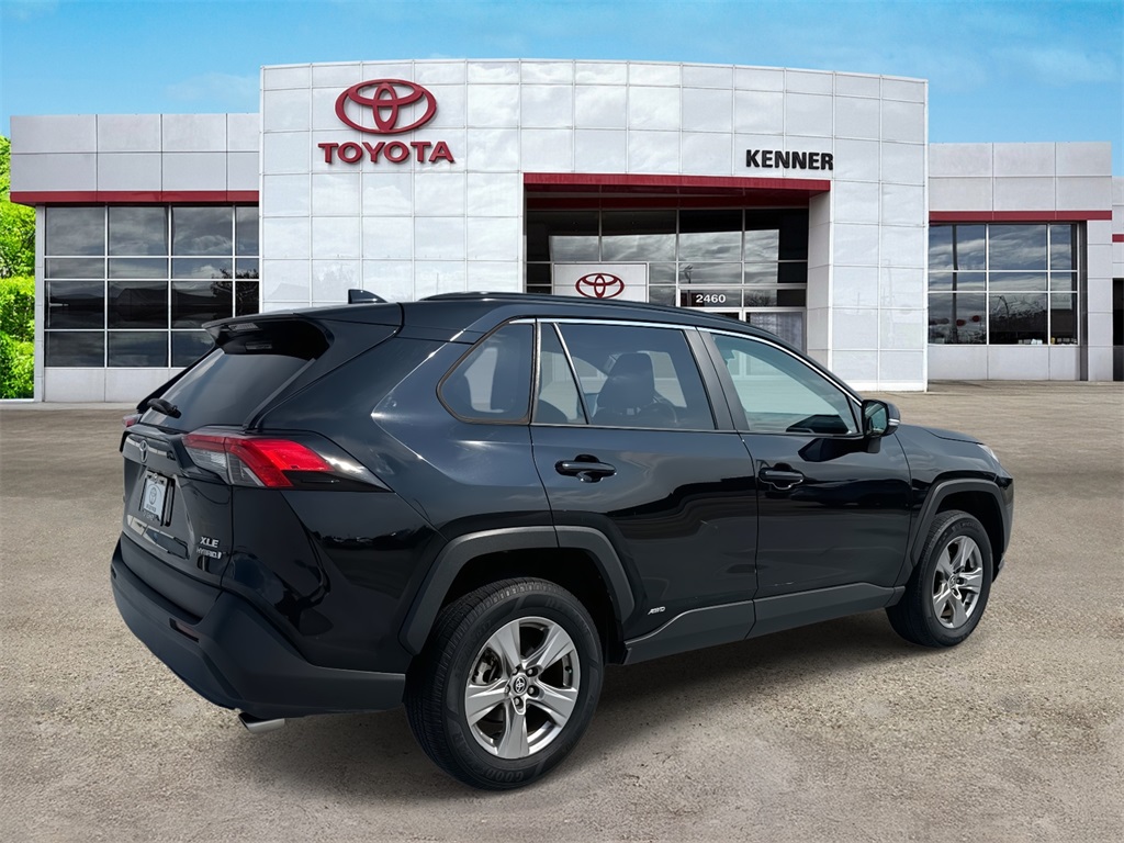 2022 Toyota RAV4 Hybrid XLE photo 5