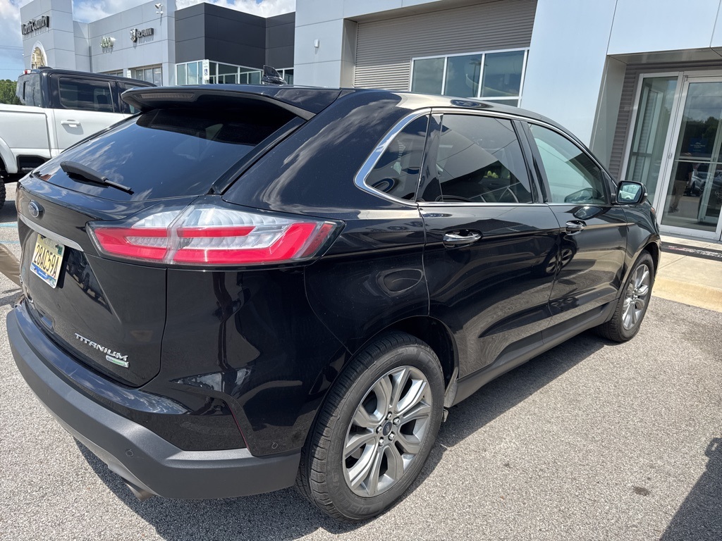 2019 Ford Edge Titanium photo 2