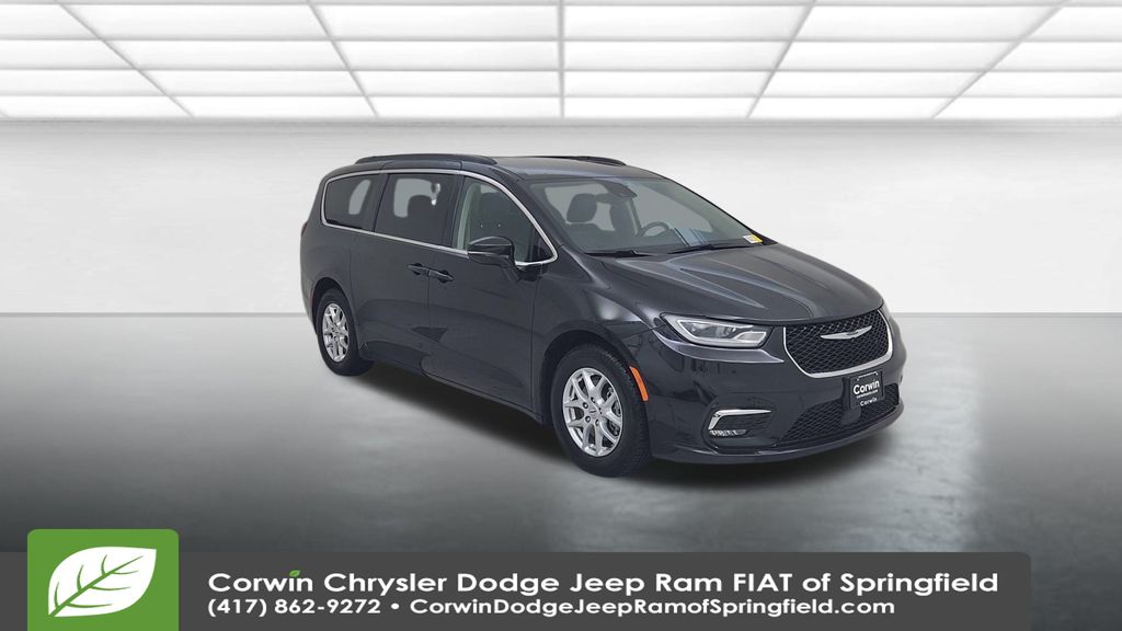 2022 Chrysler Pacifica Touring L photo 3