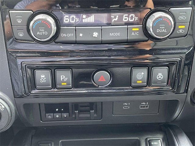 2020 Nissan Titan Crew Cab photo 27
