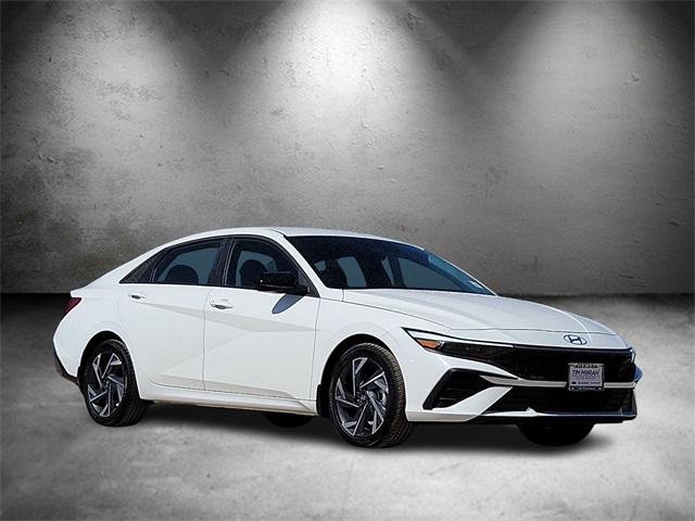 2025 Hyundai Elantra SEL Sport photo 3