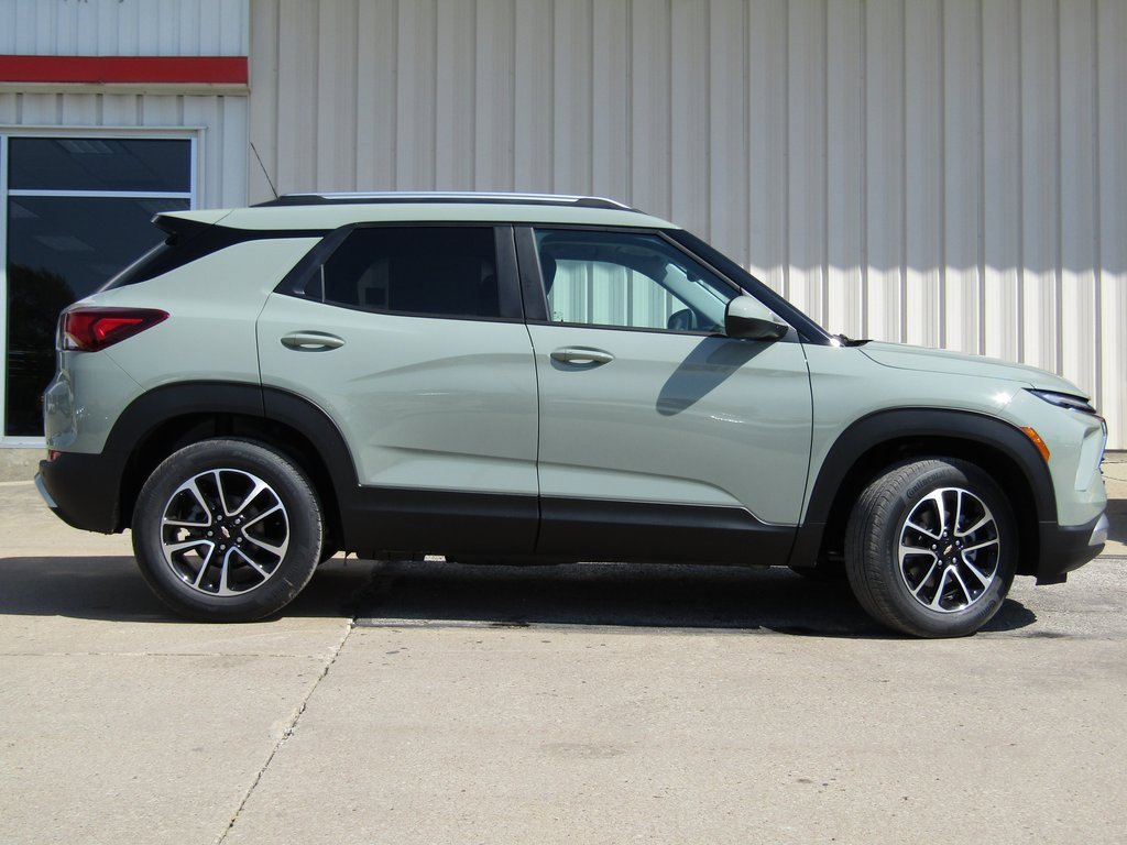 2026 Chevrolet Trailblazer LT photo 2