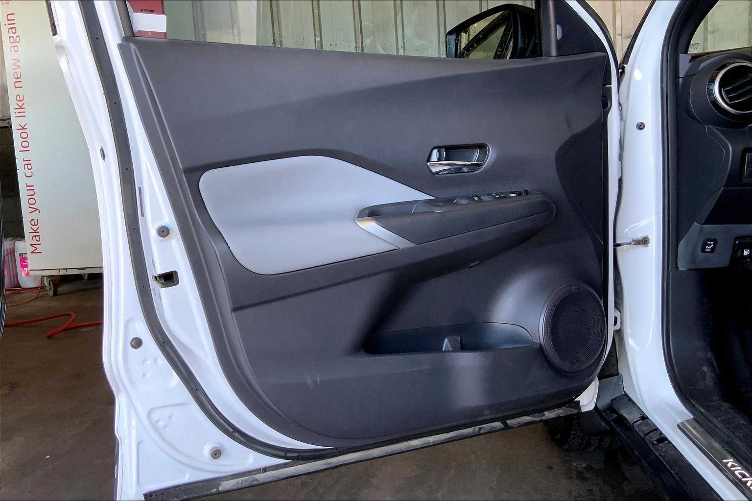 2021 Nissan Kicks SR photo 19