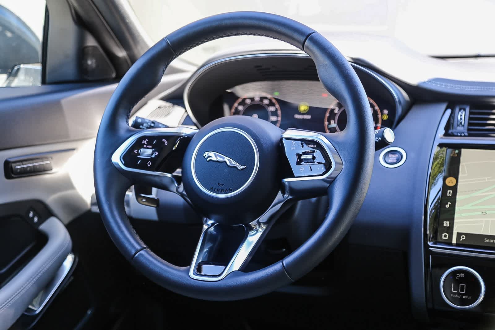 2024 Jaguar E-PACE R-Dynamic SE photo 8