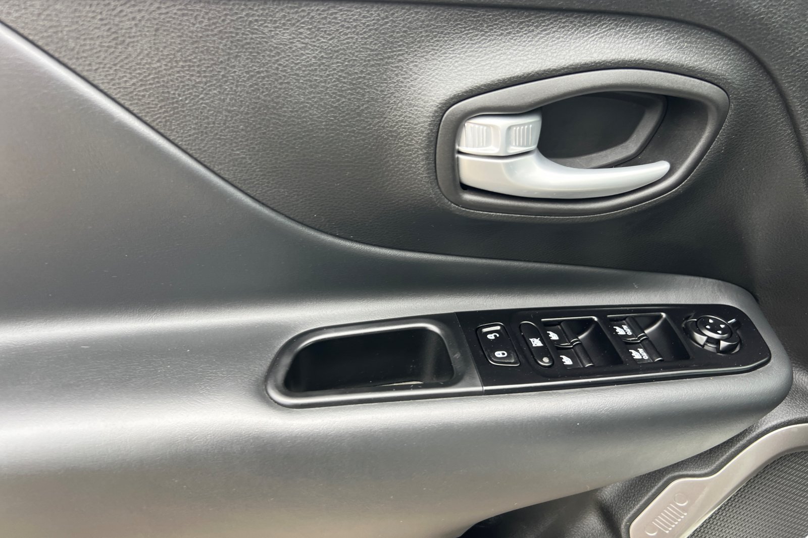 2023 Jeep Renegade Latitude Upland photo 7