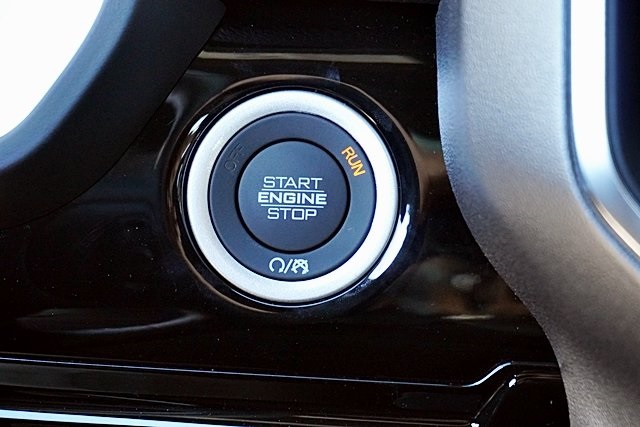 New 2026 Diamond Black Crystal Pearl-Coat Exterior Paint RAM Laramie image 36