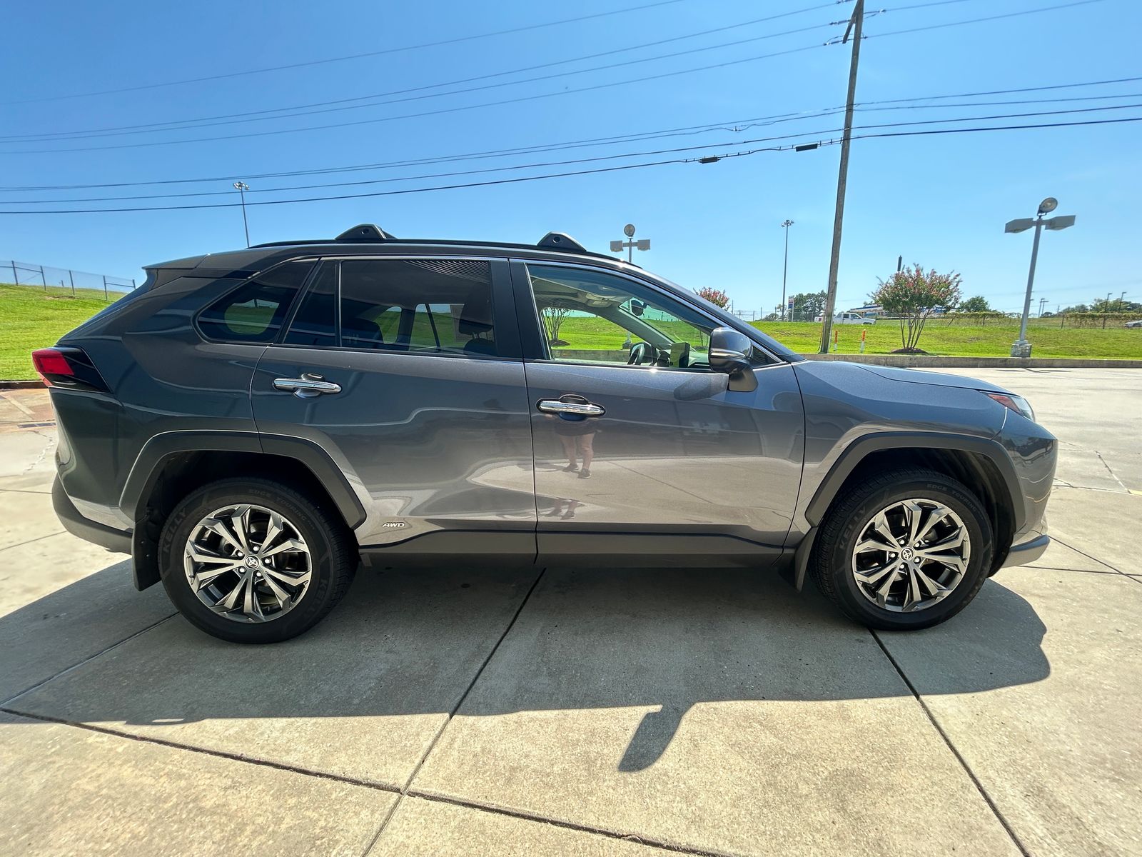 2023 Toyota RAV4 Hybrid Limited photo 2