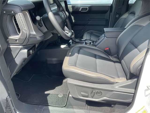 2025 Ford Bronco Outer Banks photo 8